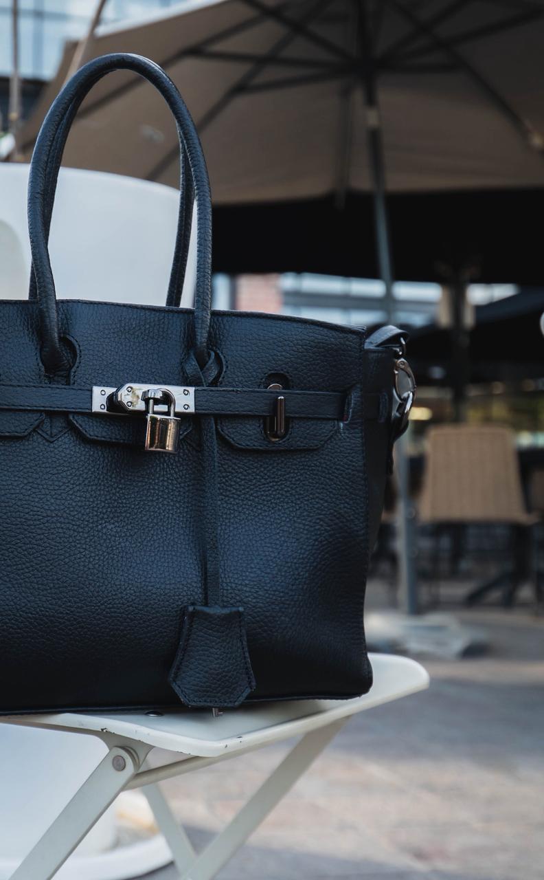 Bolso De Piel Modelo Victoria Negra