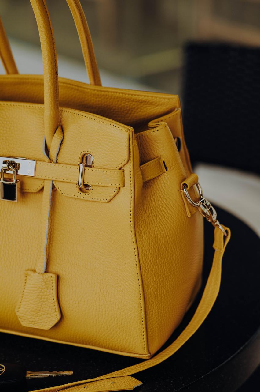 Bolso De Piel Modelo Victoria Amarilla