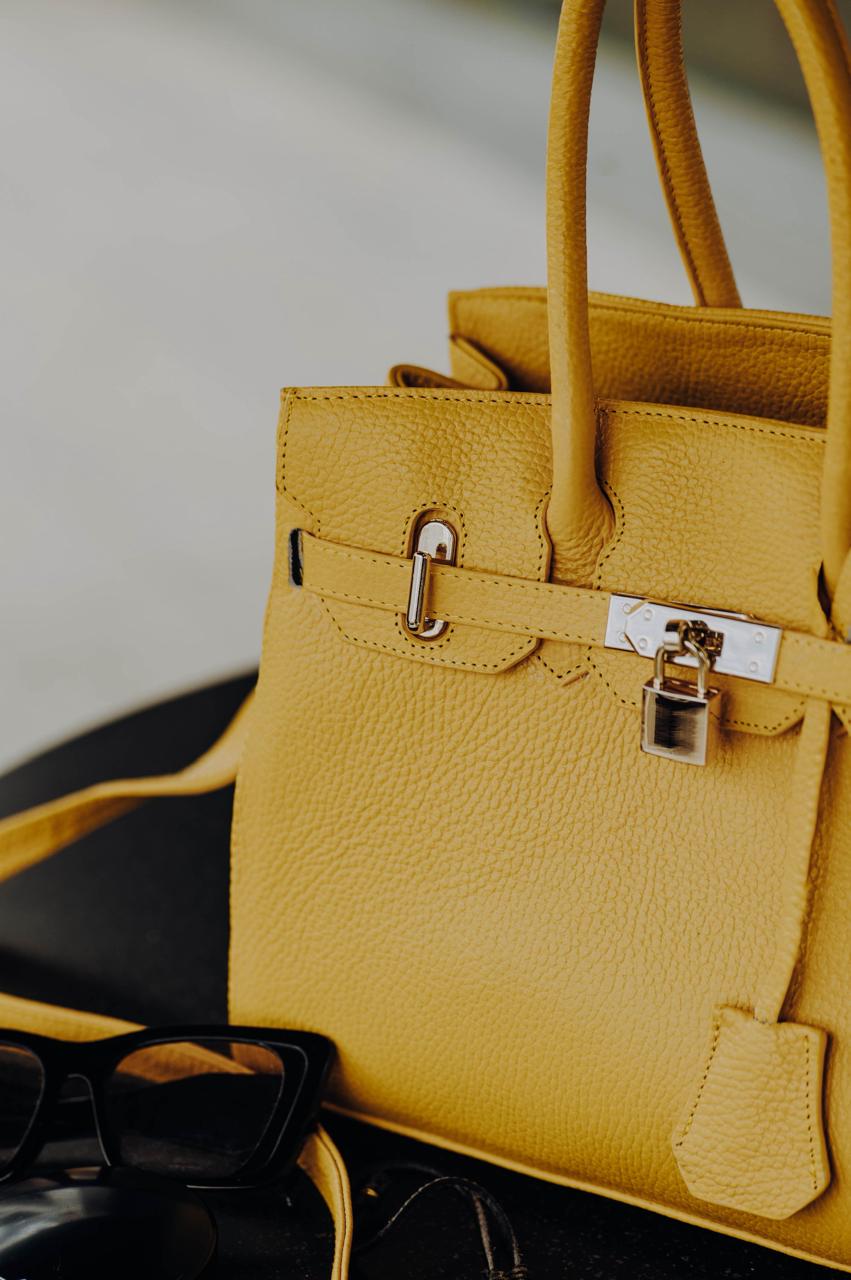 Bolso De Piel Modelo Victoria Amarilla