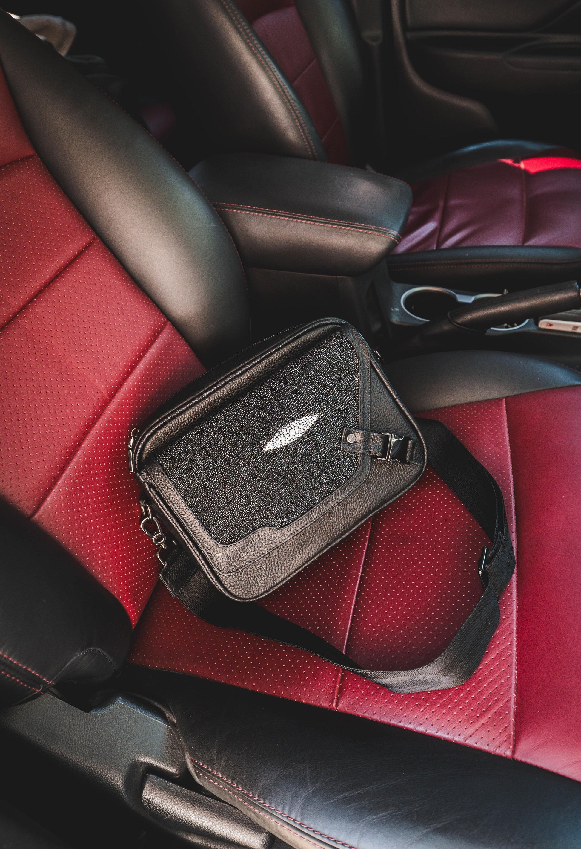 Bandolera De Mantarraya Modelo Praga