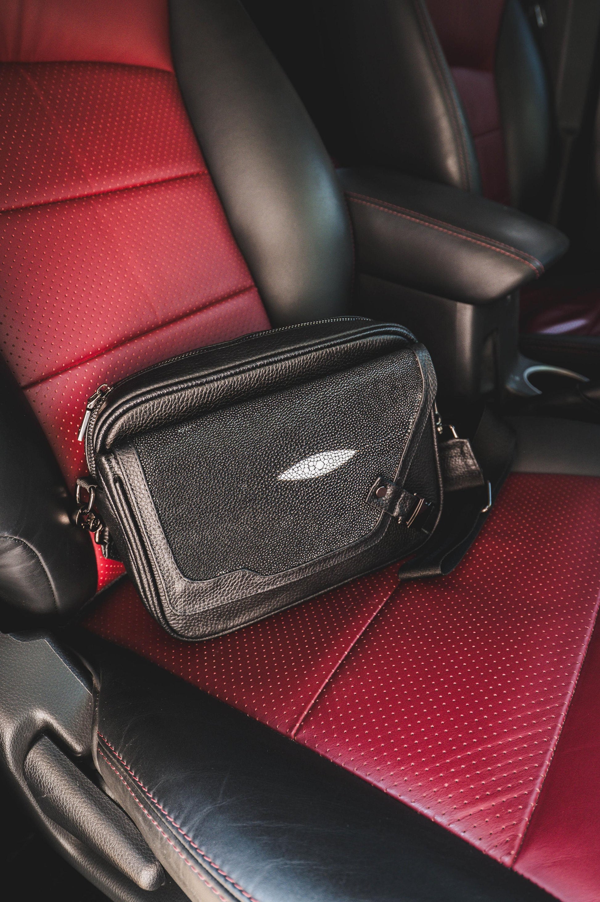 Bandolera De Mantarraya Modelo Praga