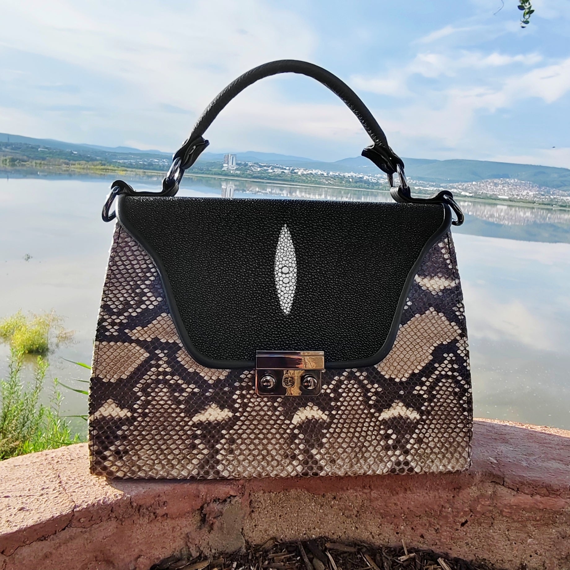 Bolso De Mantarraya Con Pitón Modelo Fátima